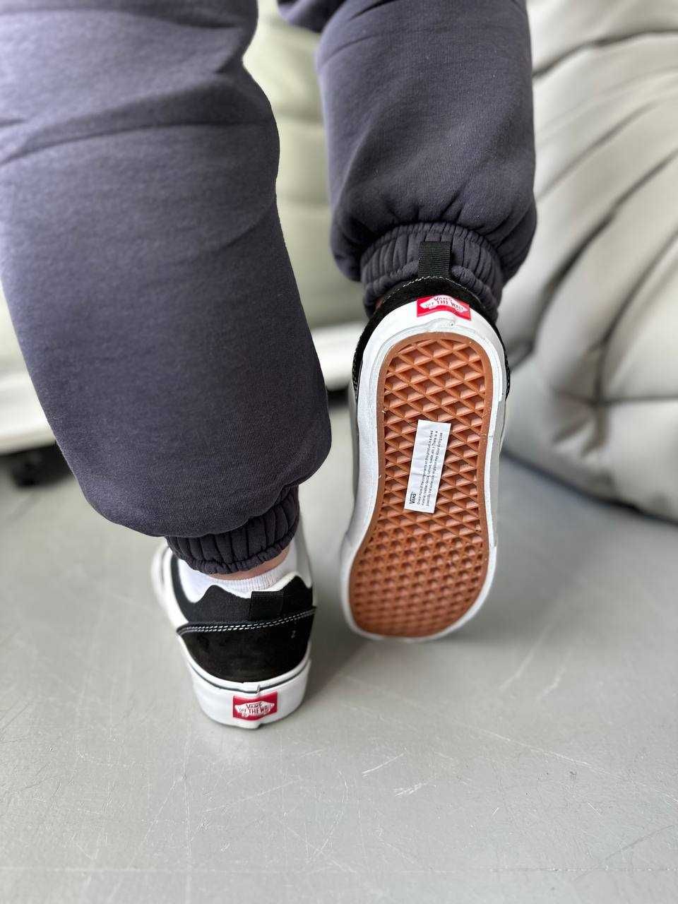 Акція! Розпродаж сезонного залишку! Vans KNU skool black
