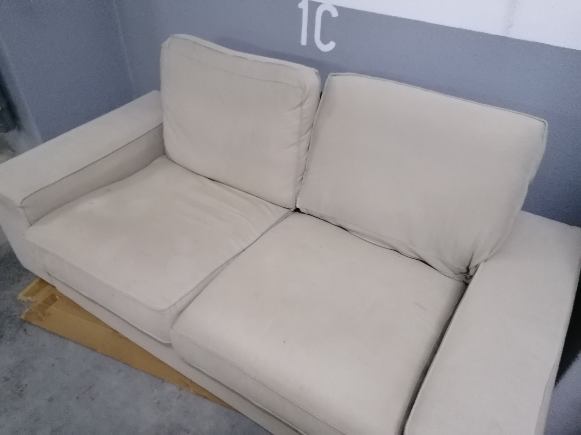 Sofá 2 lugares IKEA Kivik