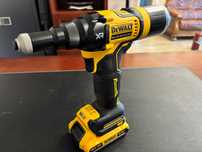 Nitownica akumulatorowa DeWalt DCF403 KIT - 2x2.0Ah - do nitów