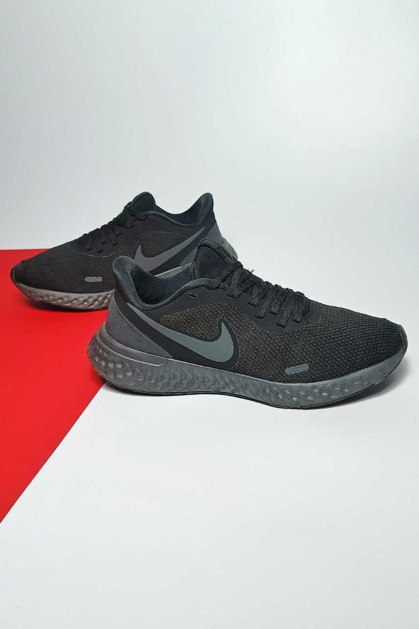 Бігові кросівки. Кросівки для тренувань 41р. Nike Revolution 5. Найк