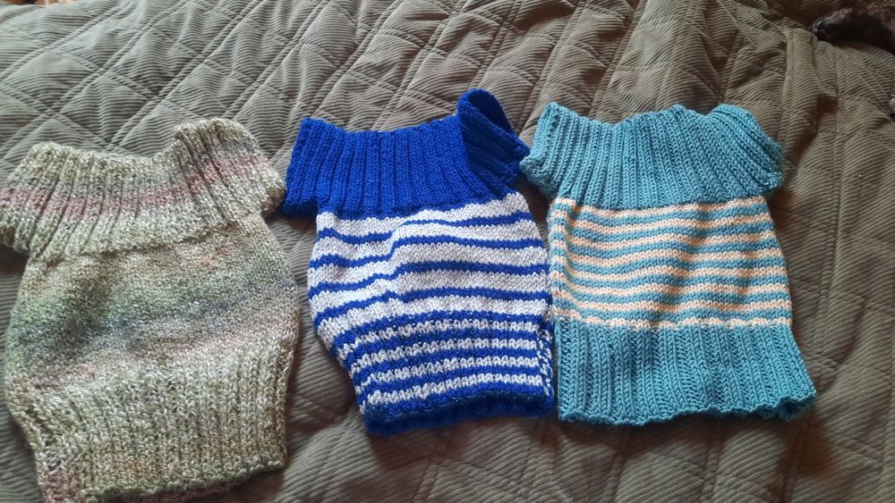 В'язані кофтинки для собак