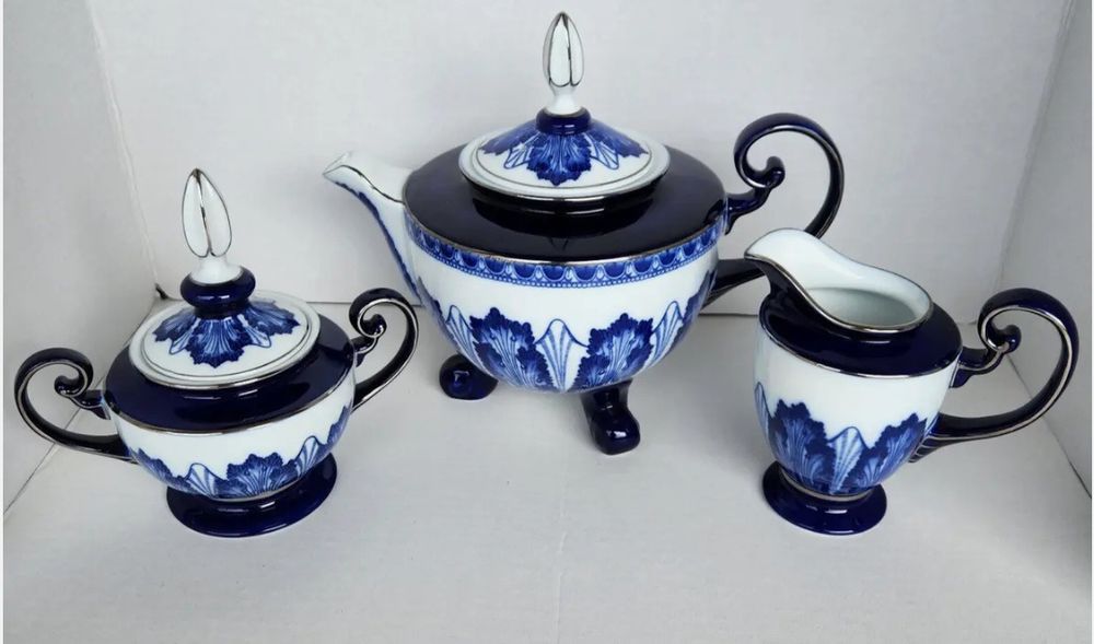 Kobaltowo-biały porcelanowy zestaw