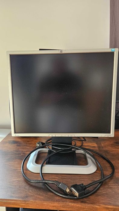 Monitor 19" HP LP1965 pivot używany, z kablami, sprawny