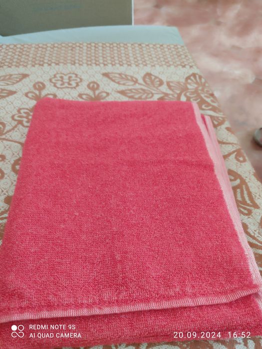 Полотенца новые,белые.