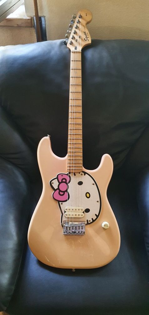 Guitarra fender squier hello kitty 500 exemplares só