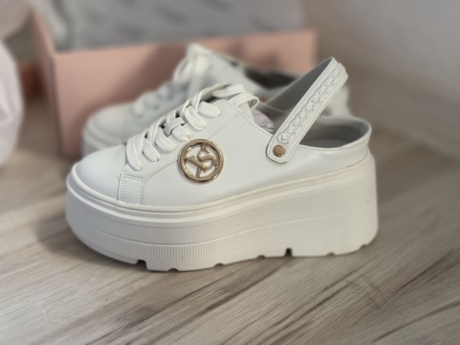 Klapki w stylu Beyko