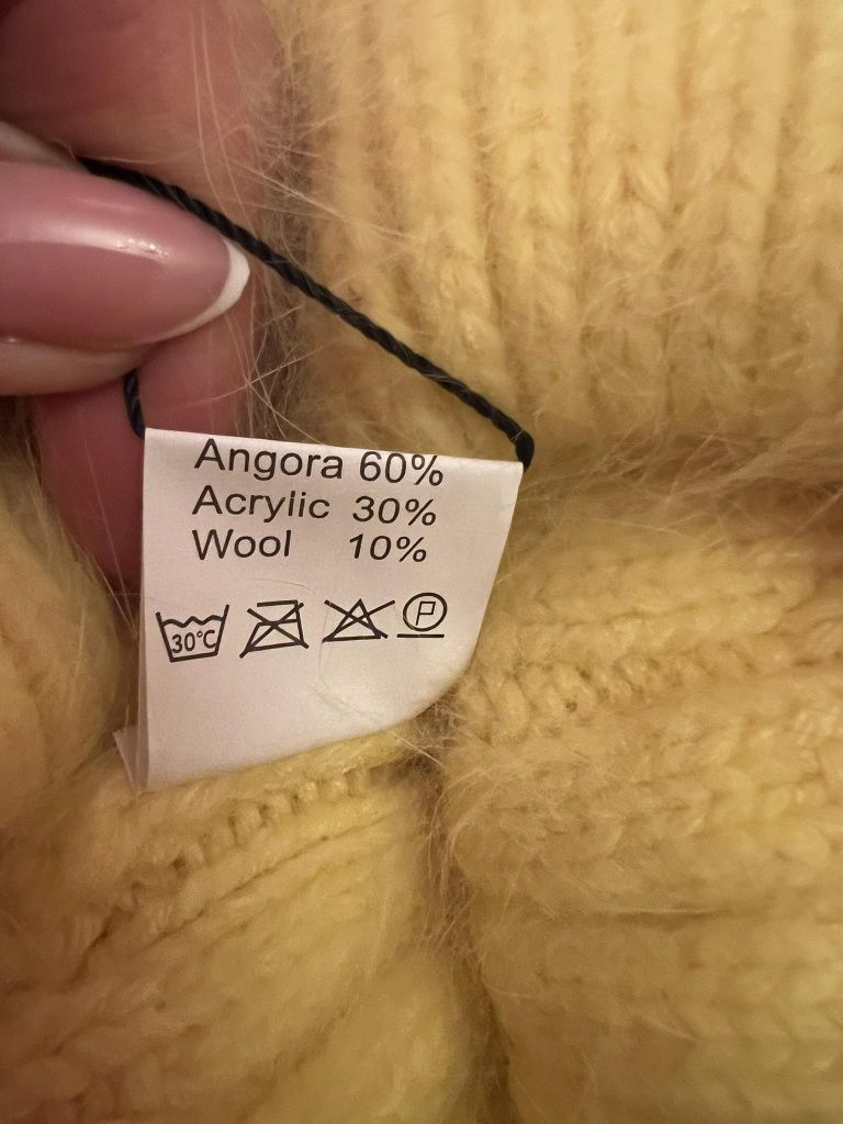 Żółta czapka angora