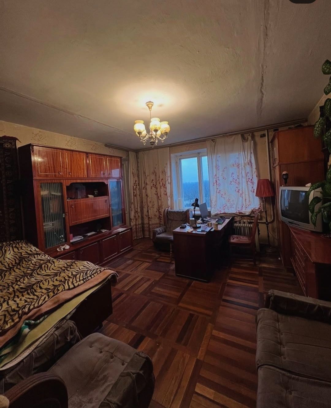 Продам 2 кім кв в районі парку