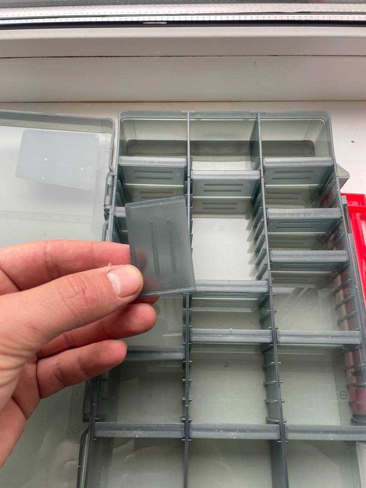 Риболовна коробка Azura + в подарунок 2 сталевих повідці