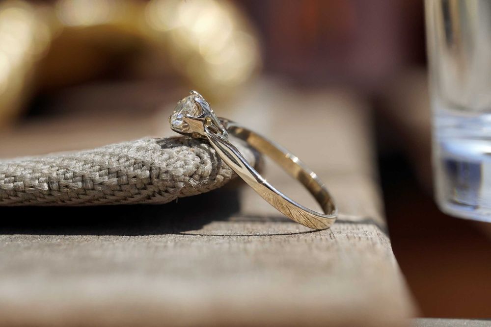 Złoty pierścionek z brylantem 0.49ct