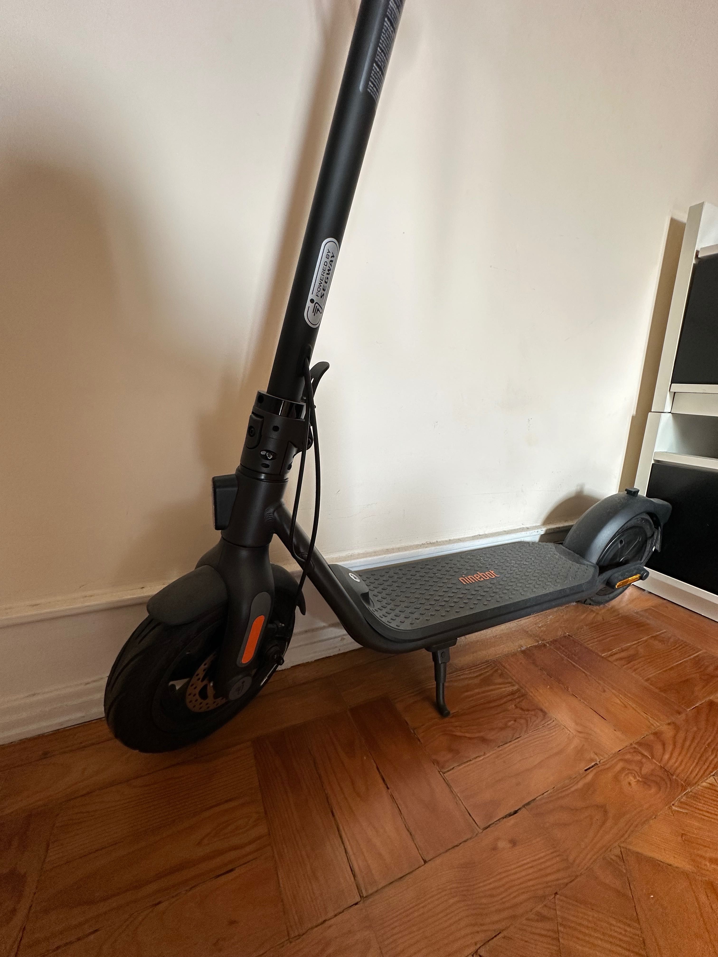 Trotinete Elétrica Ninebot KickScooter F2