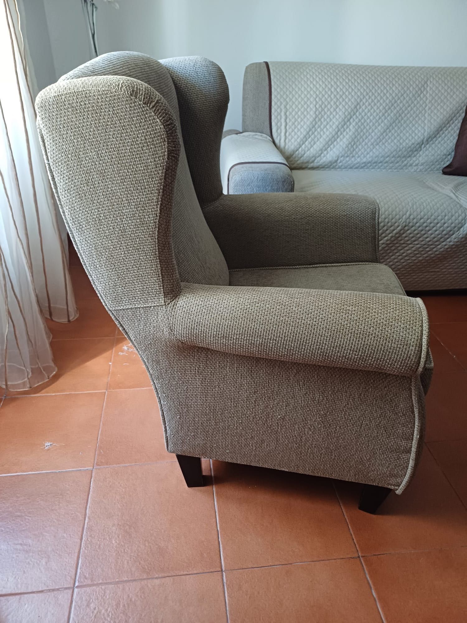 2 Poltronas clássicas em bom estado
