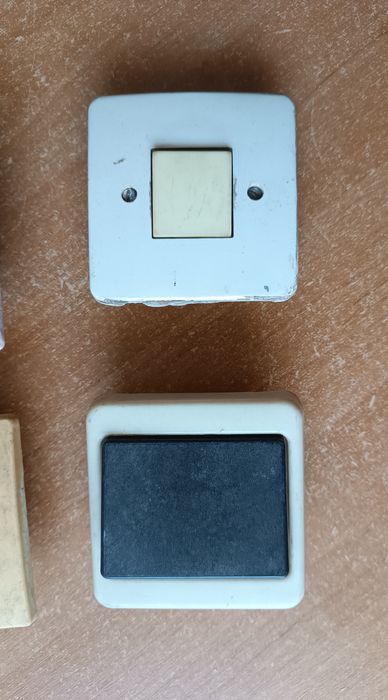 Cztery gniazdka + dwa przełączniki