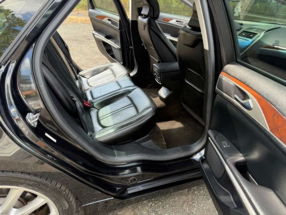 Lincoln MKZ      2015