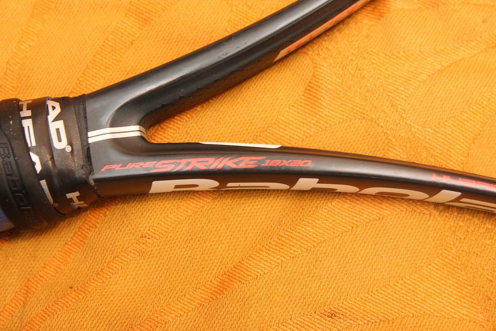 Babolat Pure Strike. вес 305. баланс 320. голова 98. ручка 3.