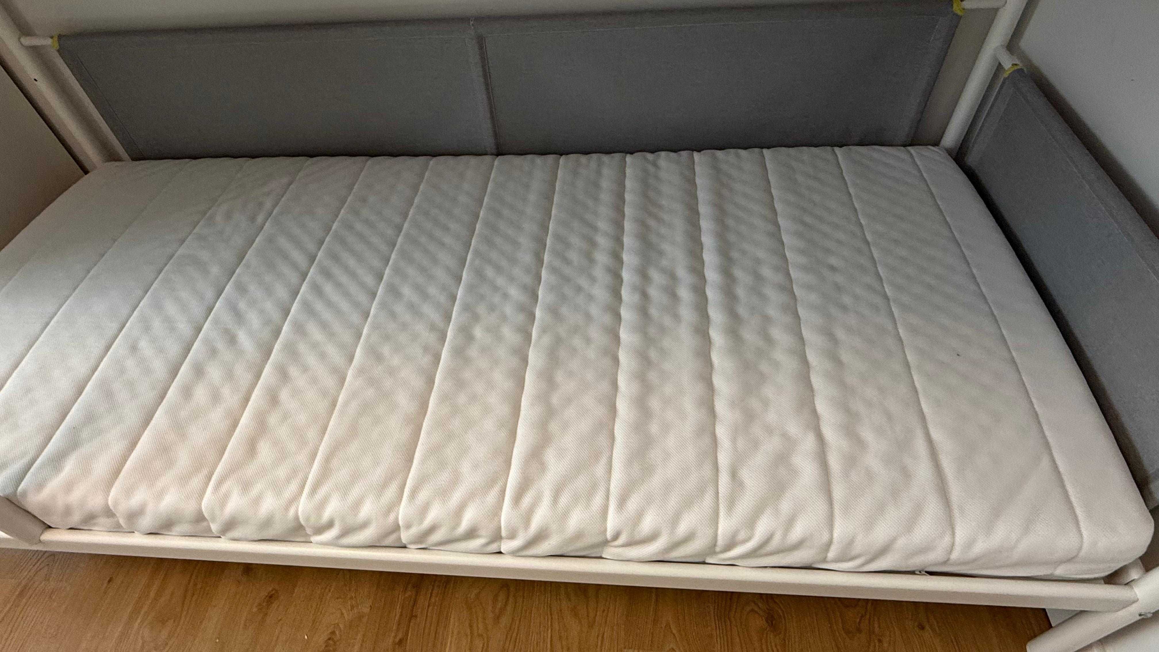 Łóżko piętrowe IKEA VITVAL + 2 materace ÅFJÄLL – 90x200, super stan!