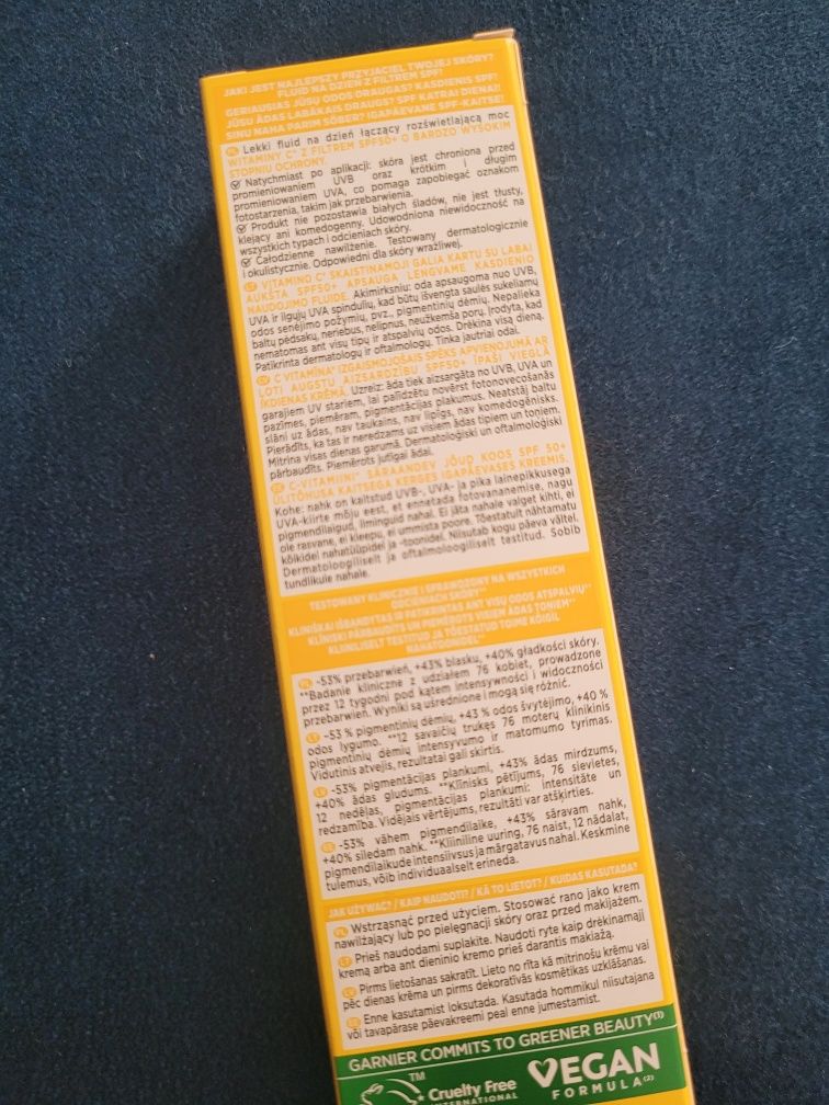 Garnier Vitamin C fluid rozświetlający niewidoczny