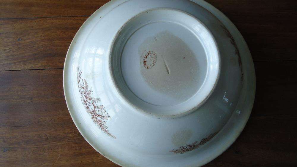 Conjunto de bacia WEDGWOOD e saboneteira igual séc.XIX