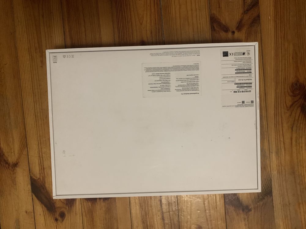 Продам Macbook pro 15 , 8/256гб