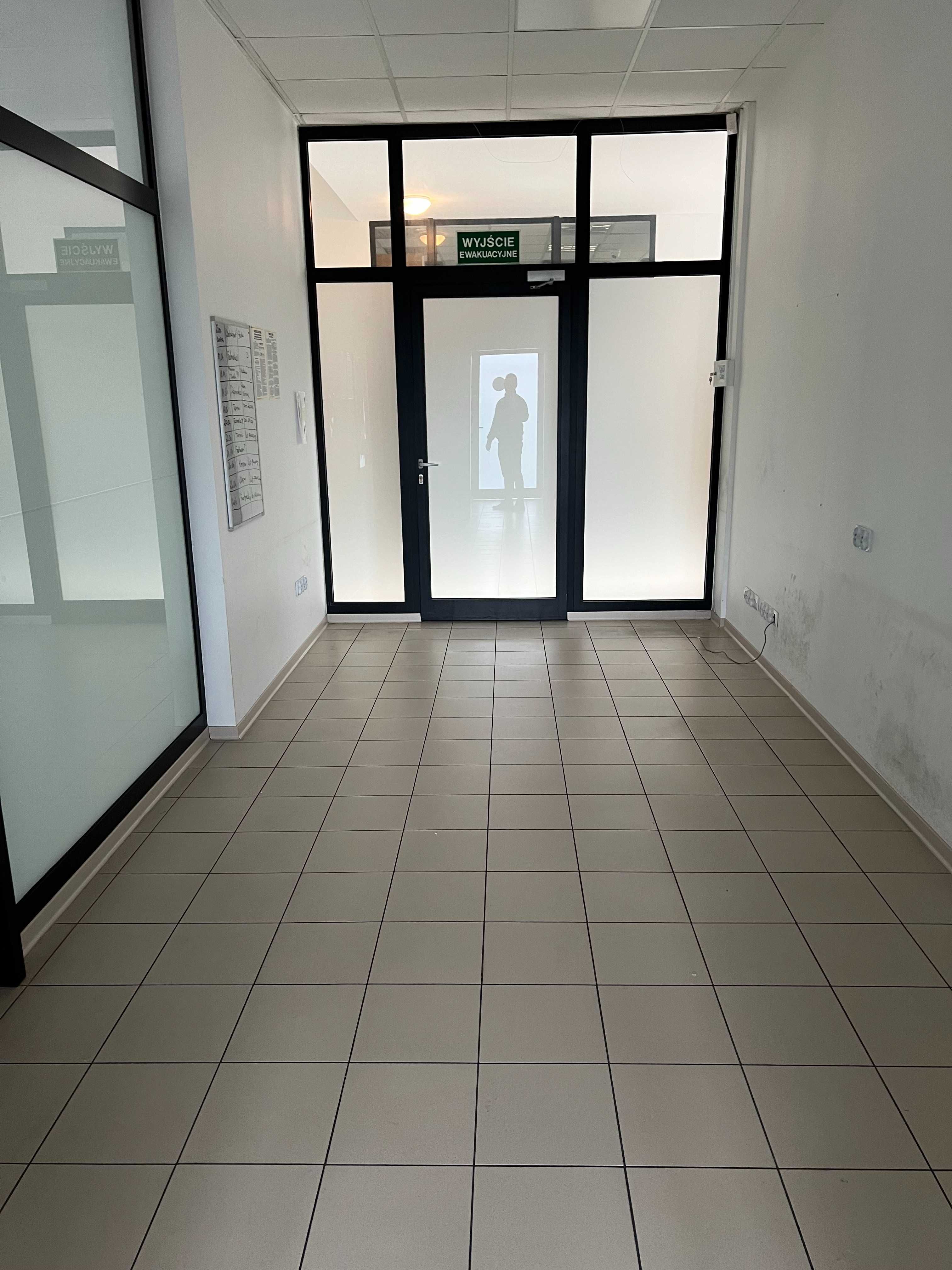 wynajmę w centrum Puław lokal handlowo / usługowy 80 m2/