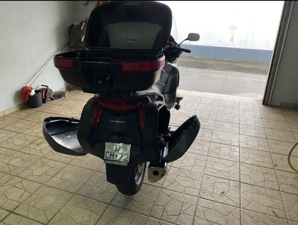 Honda Deauville NT700