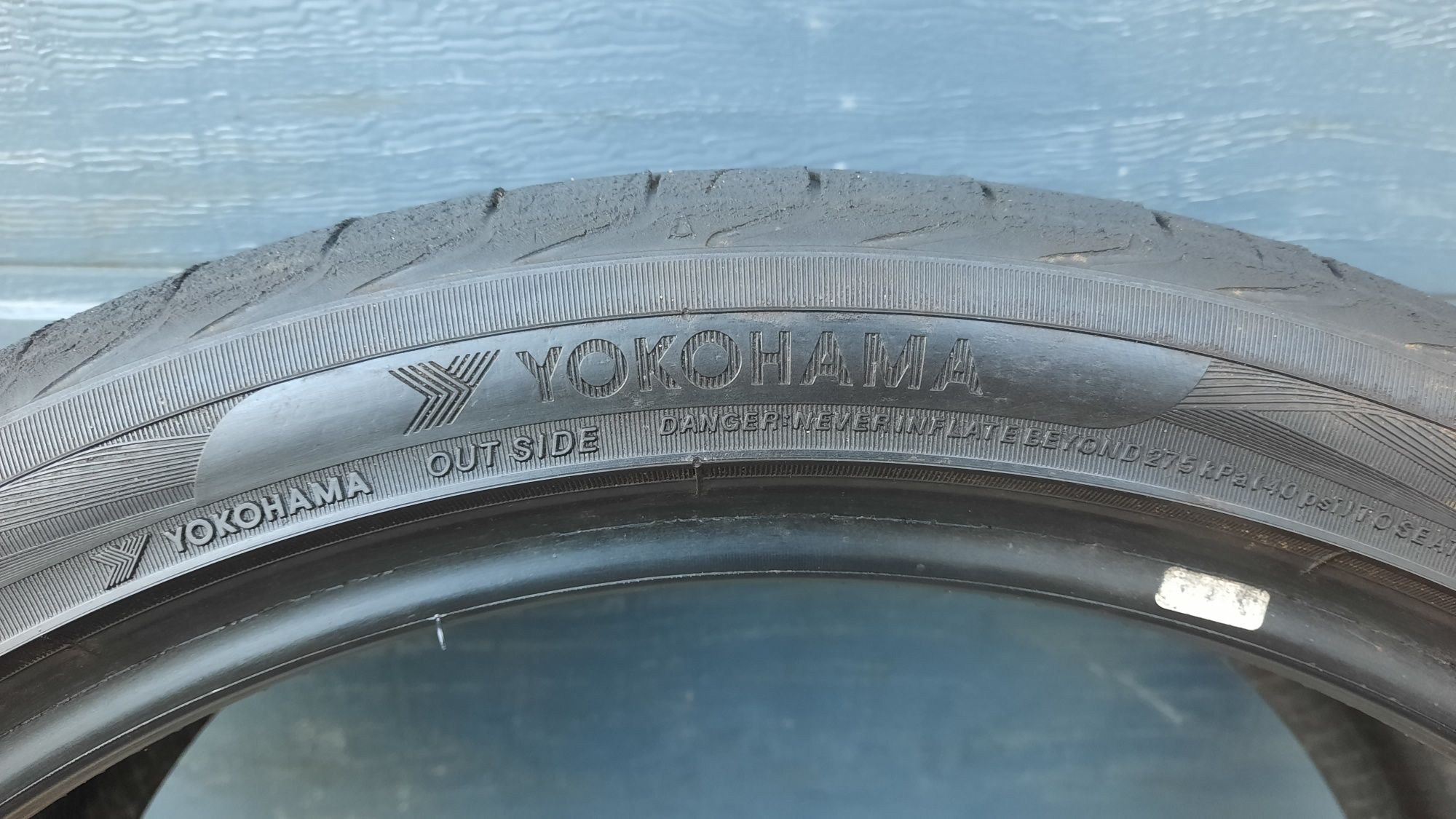 Yokohama 245/35 ZR20 Advan Sport V105