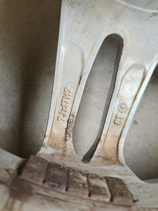 Felgi aluminiowe 17" Alutec Audi/VW/Skoda 5x112 + opony zimowe Lassa