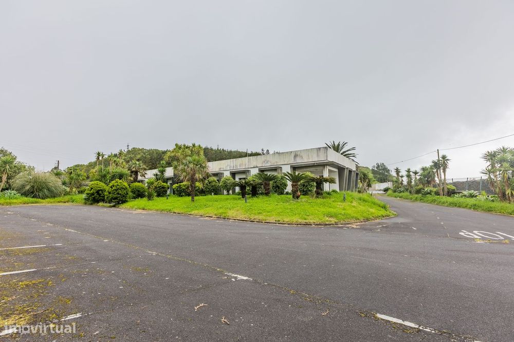 Edifício Comercial - Estrada  Regional da Ribeira Grande