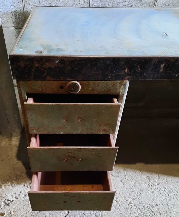 Стіл верстак радіомонтажний слюсарний