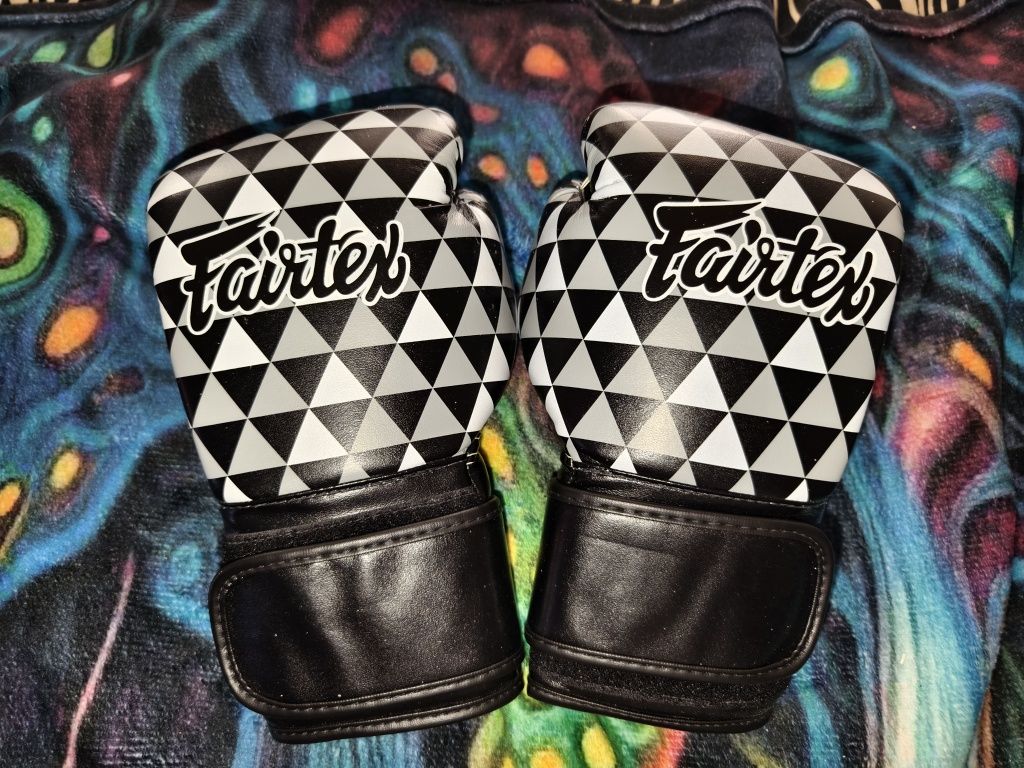 Rękawice firmy Fairtex nowe, boks, Muay Thai, MMA 8oz