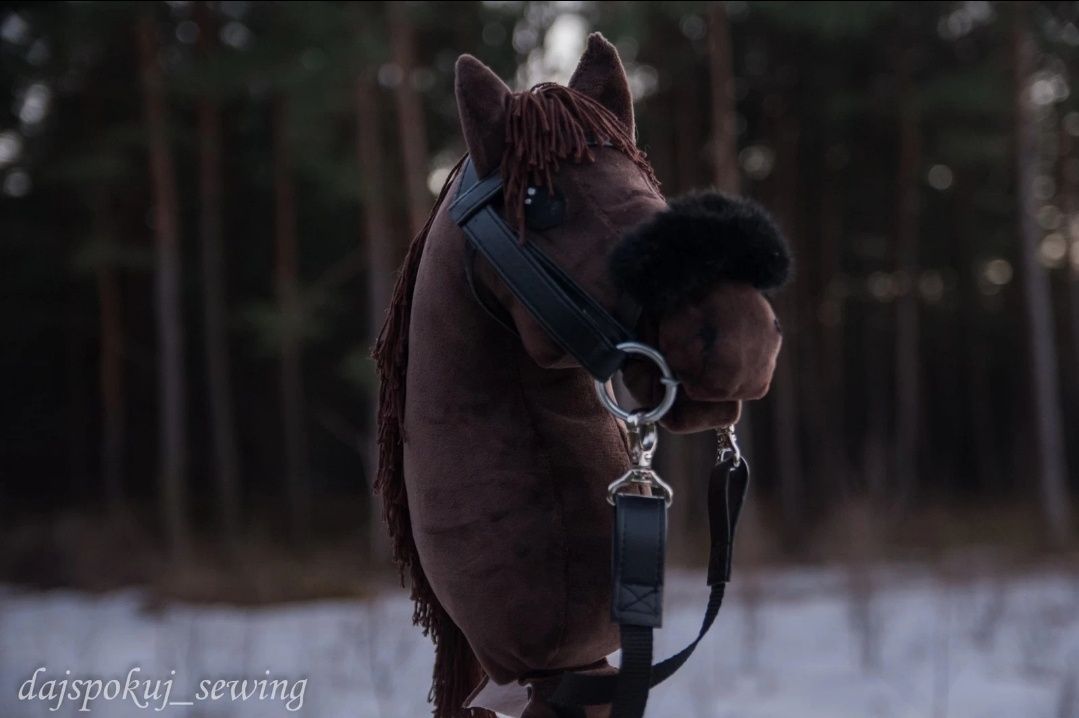 Hobby horse koń na kiju dzień dziecka brązowy biały czarny szary
