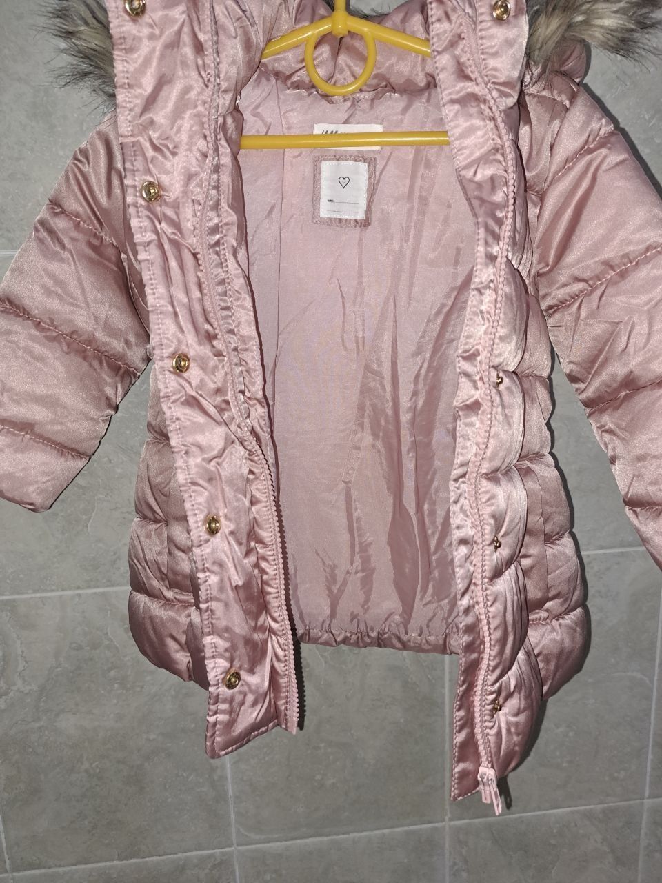 Куртка H&M на девочку 2-3года

Куртка зимняя детская на д