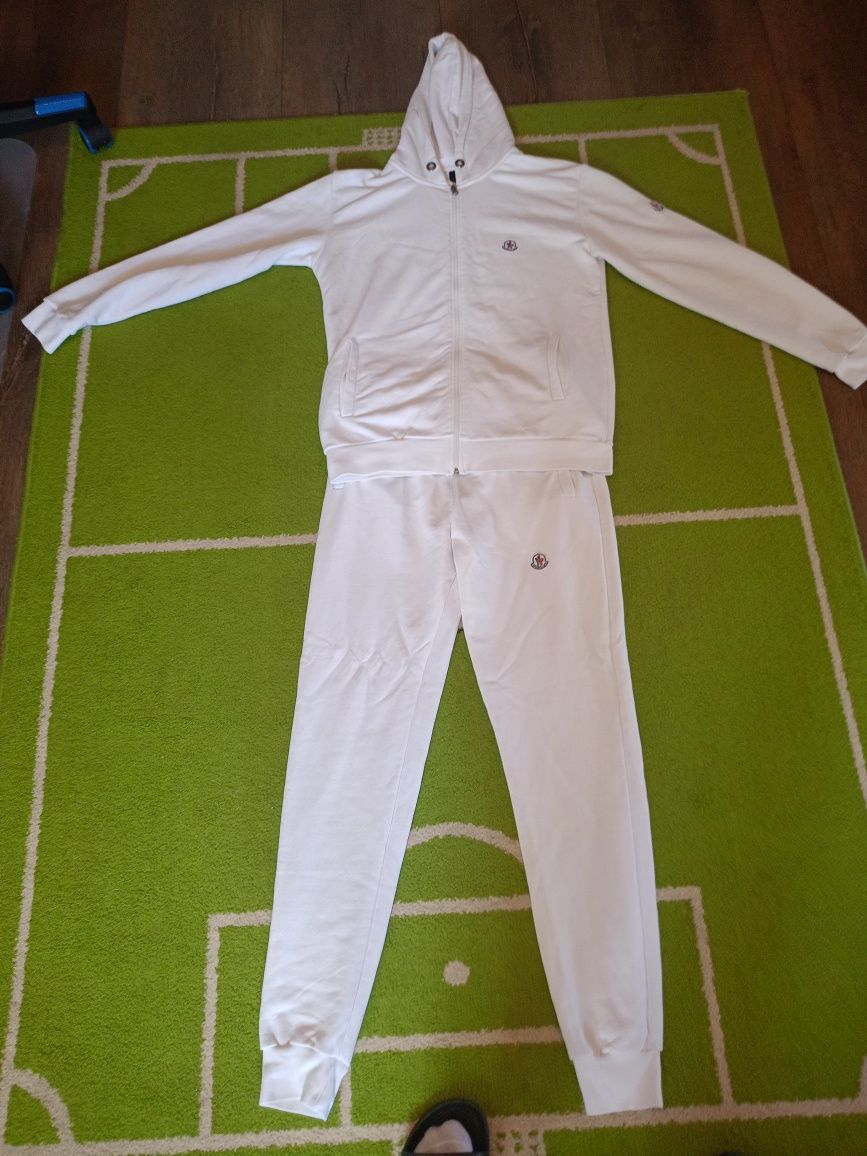 Dres Moncler Polecam!