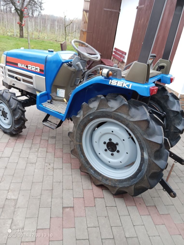 Traktorek japoński Iseki  23 KM stan bardzo dobry.