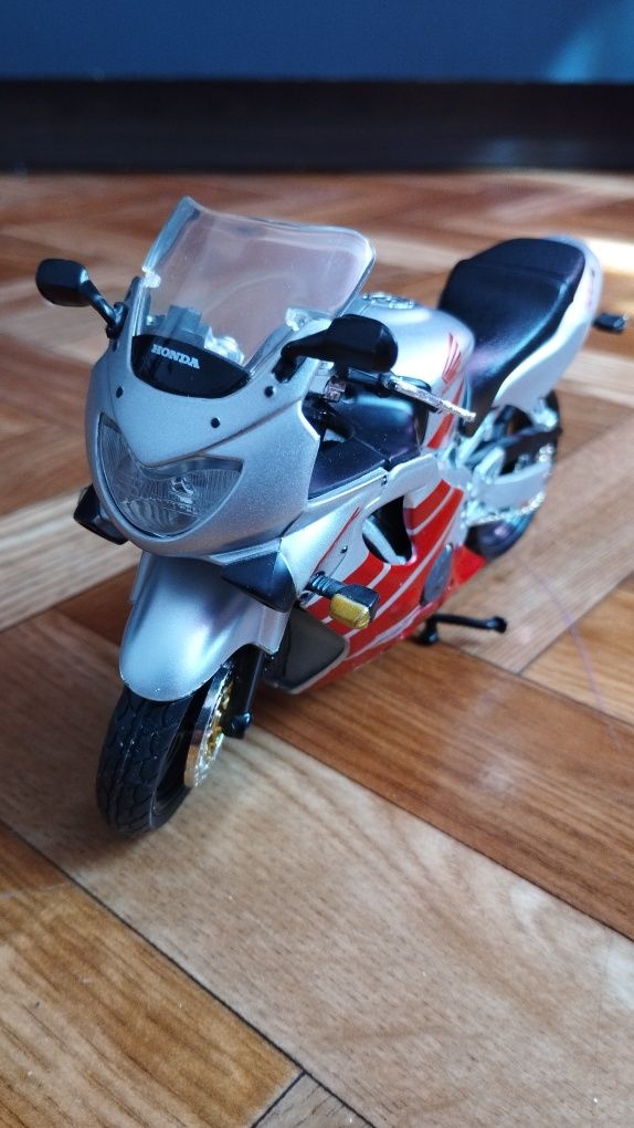 Мотоцикл Honda, коллекционная модель 1:12