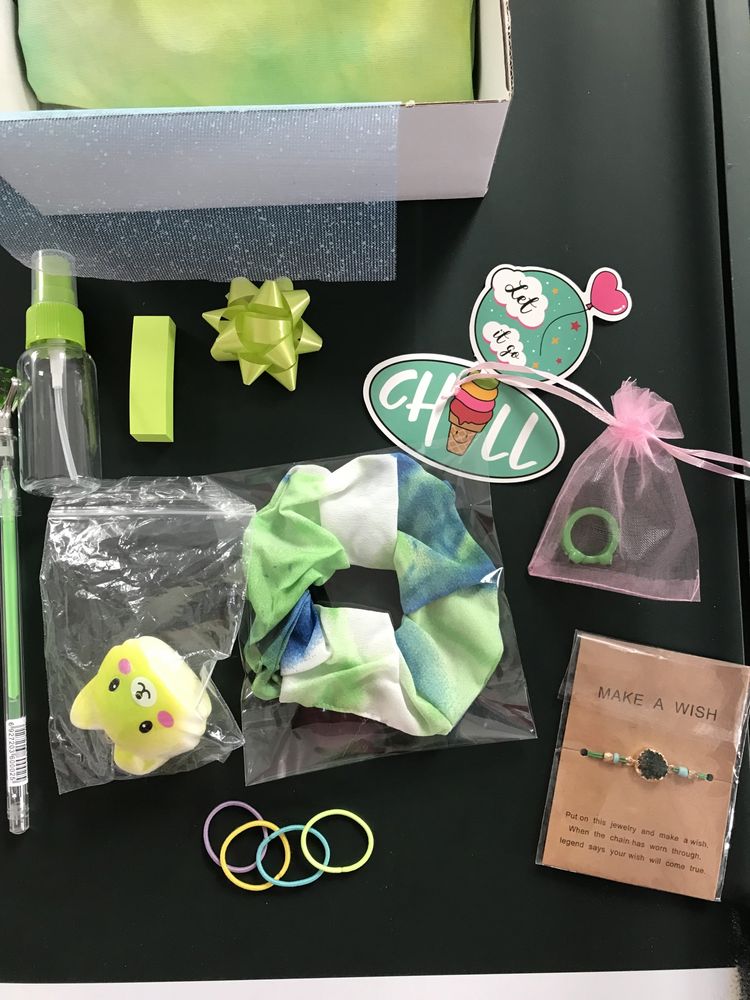 Duży zielony mystery box, tie dye, pierścionek, scrunchie,squishy