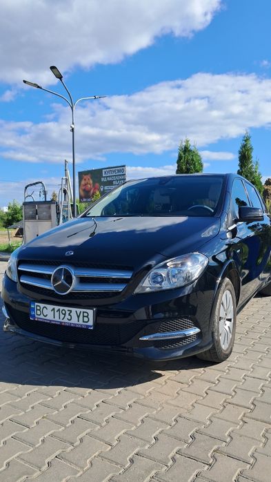 Mercedes-Benz B250 електромобіль електричка
