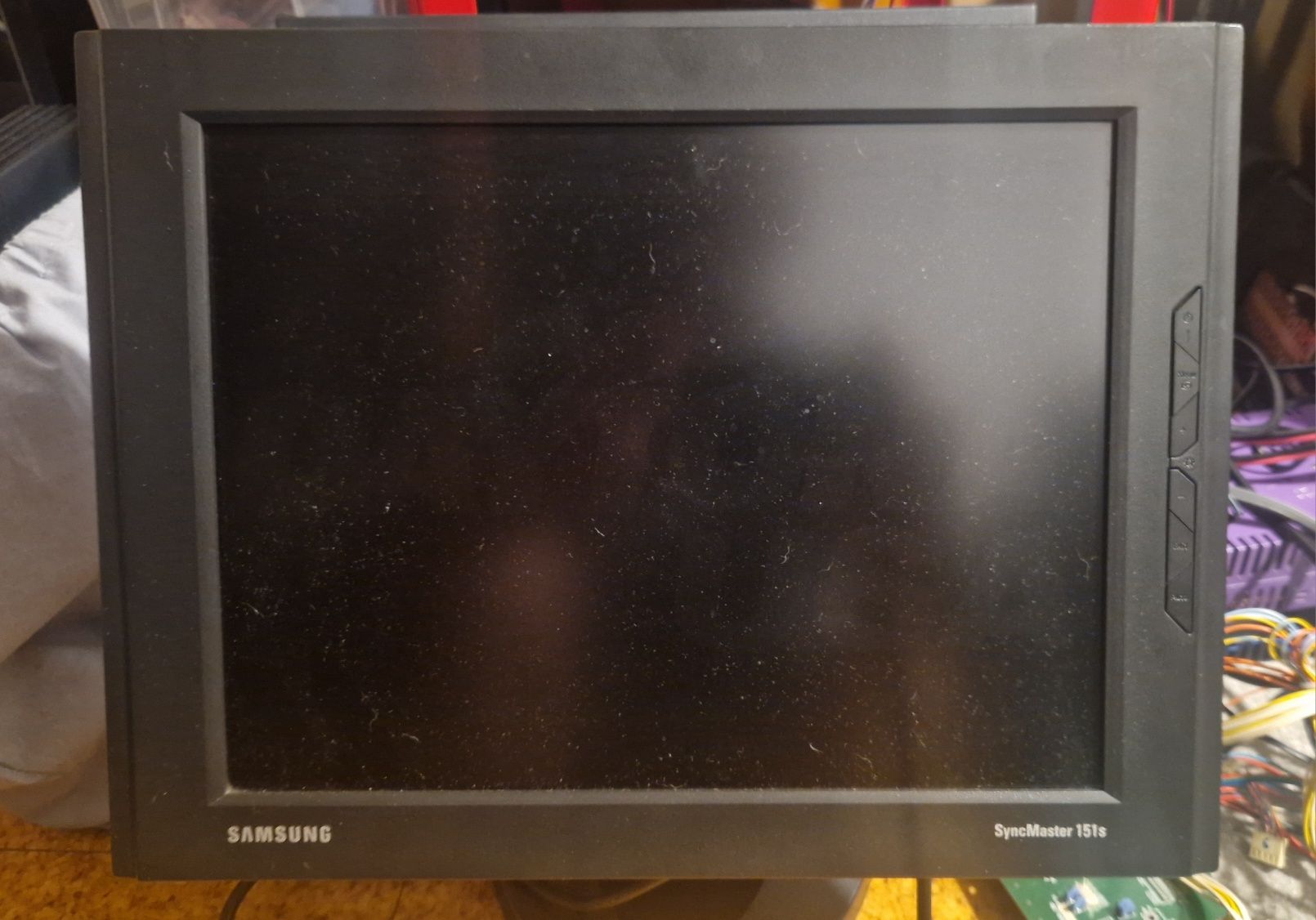 LCD pequeno Samsung 15" bom p testes