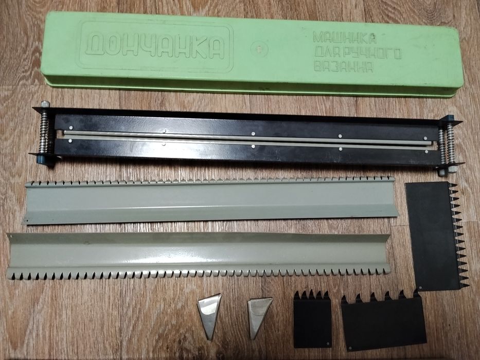 Вязальная машинка Дончанка.