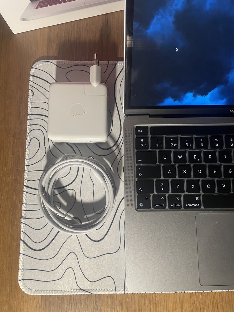 Macbook Pro 2022 | M2 | 13” | 8GB RAM | 256GB SSD