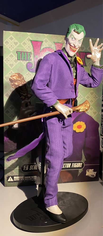 Classic Joker Sixth Scale Figure