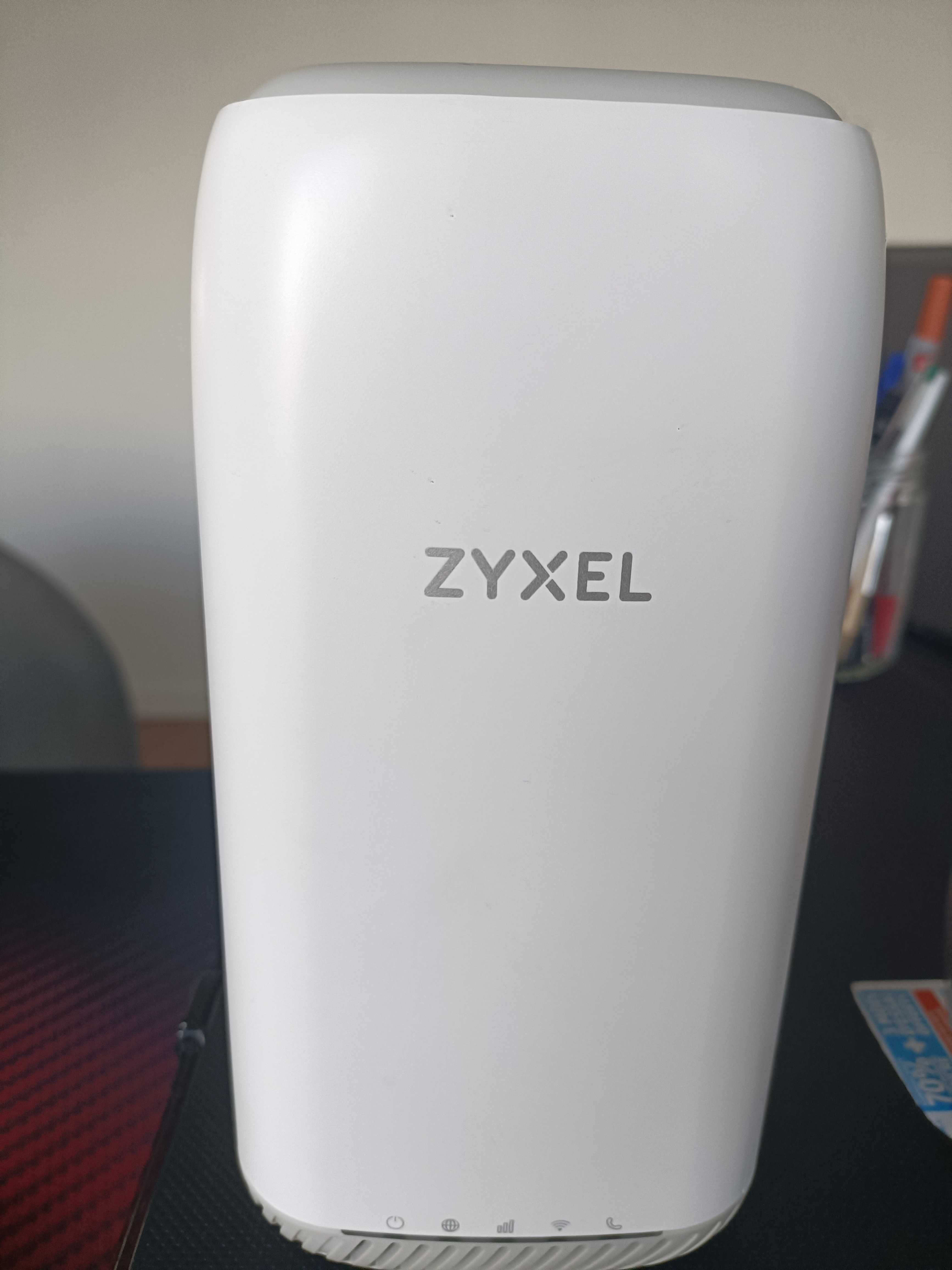 Modem Router ZYXEL LTE5398-M904