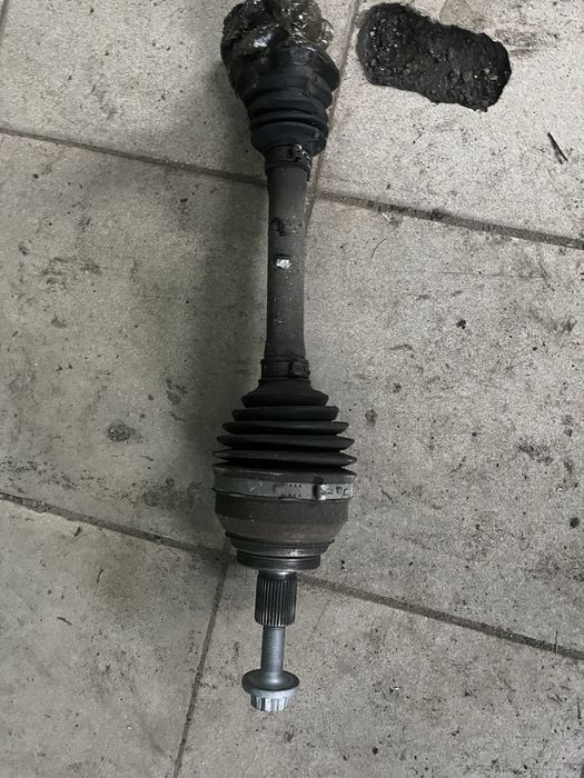 полуось левая наружная граната с палкой vw tiguan 2/ 2018 / allspace