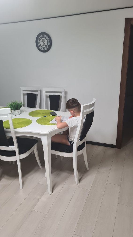 Стіл 6 стільців стіл