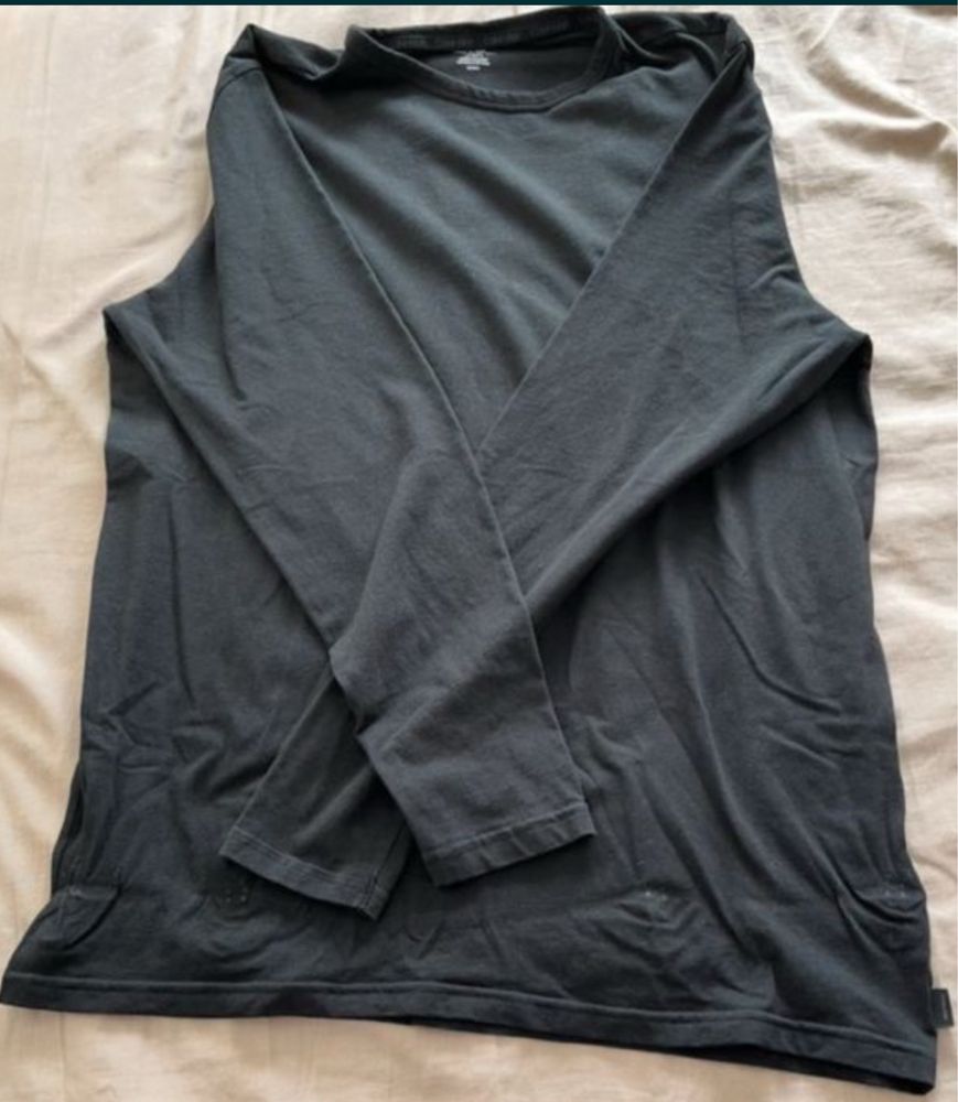 Vendo Pijama Calvin Klein.