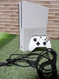 Продам Xbox One S 1Tb + Подписка