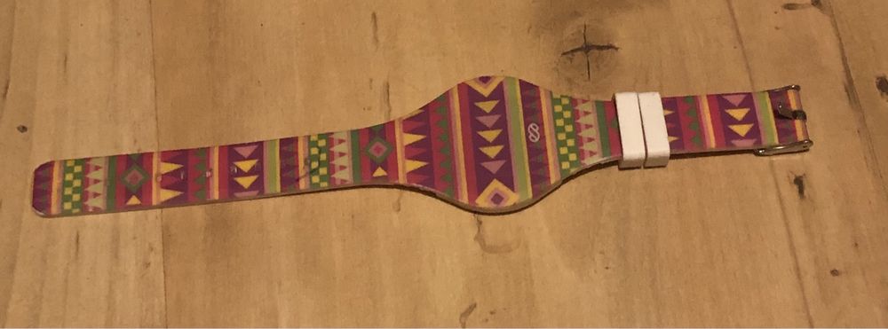 Kolorowy zegarek na baterie