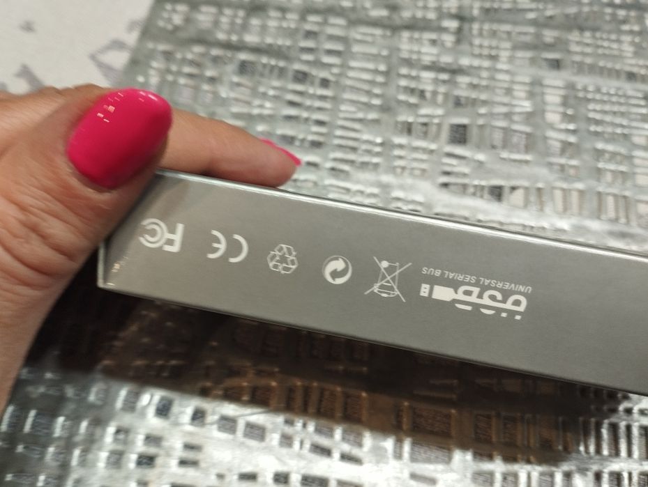 Pendrive, nowy , w opakowaniu , 32 GB na prezent