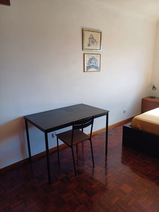 Quarto com cama de casal para 1 pessoa