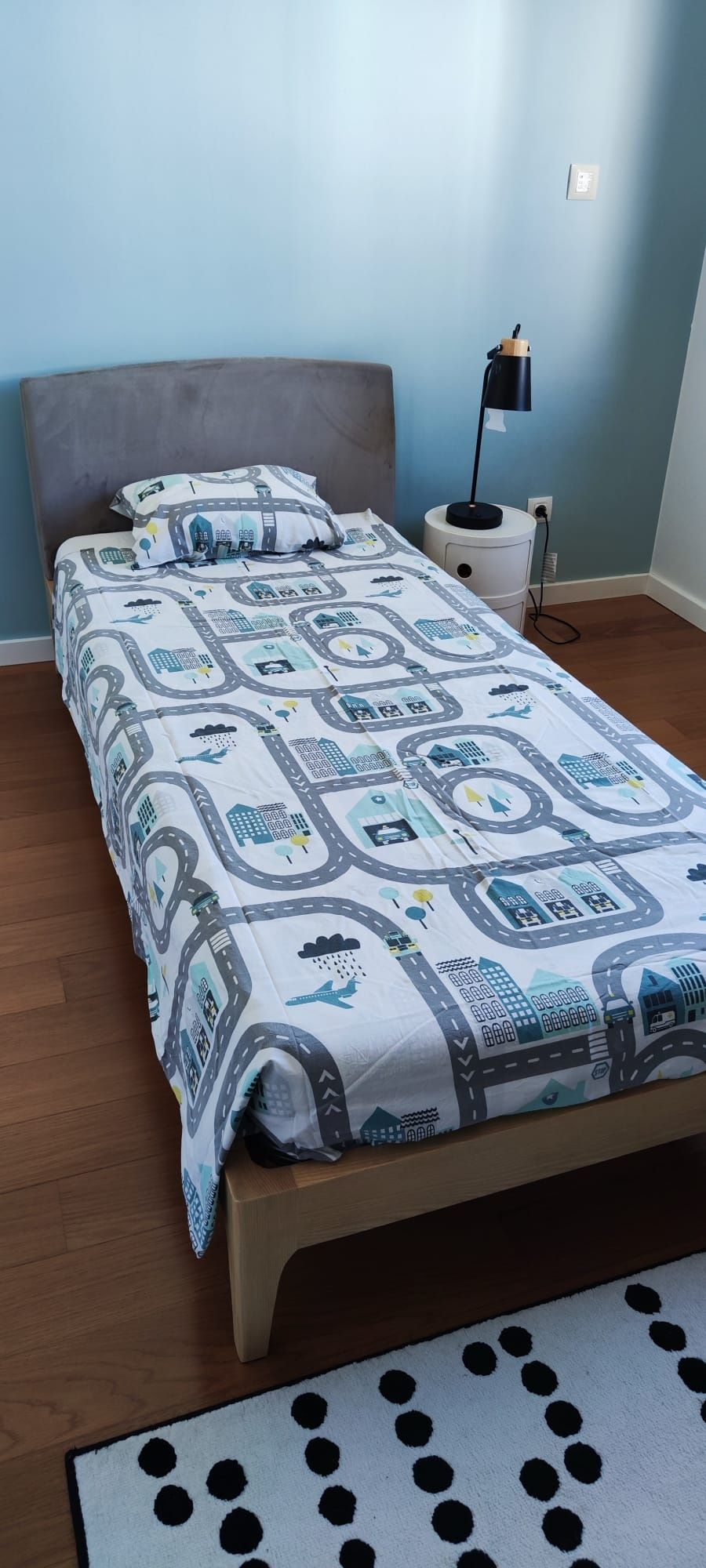 Cama criança, e estrado, cabeceira estofada veludo estutura madeira, e